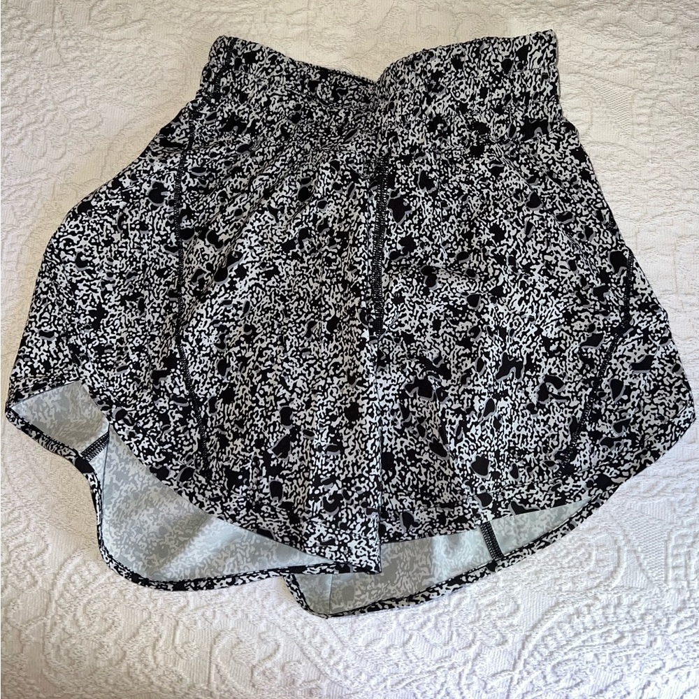 Lululemon Track That Mid-Rise Lined Short 5"